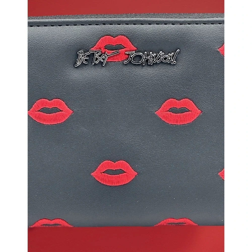 Betsey Johnson Red Lips Zip Around Wristlet Wallet Black Gift Box